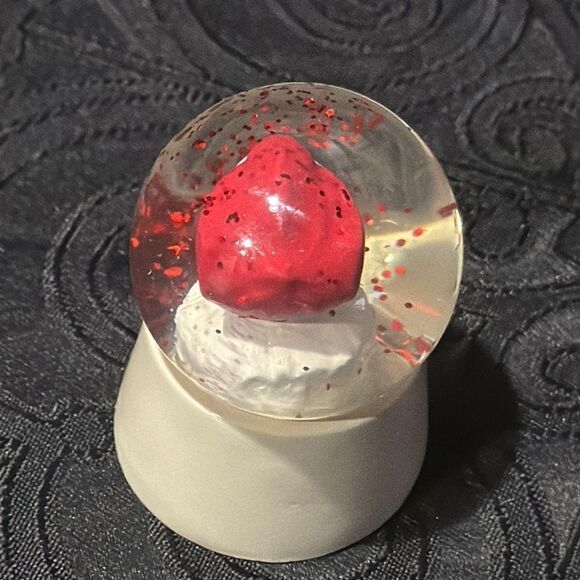 Stephen King. IT  Clown Snow Globe - Picture 4 of 4